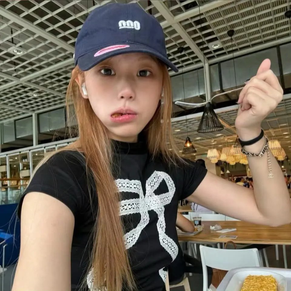 独自在夜晚的海边